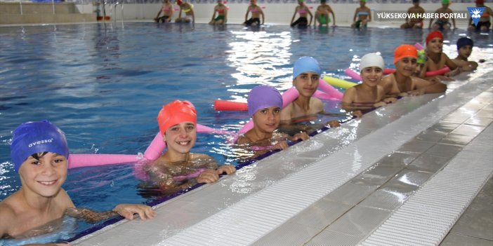 Şemdinli'de açılan olimpik havuzla 600 kişi yüzme öğrendi