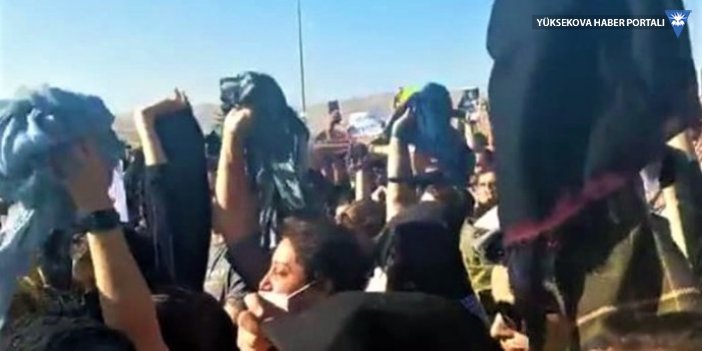 İran'da eylemler sürüyor: Kadınlar saçlarını kazıttı