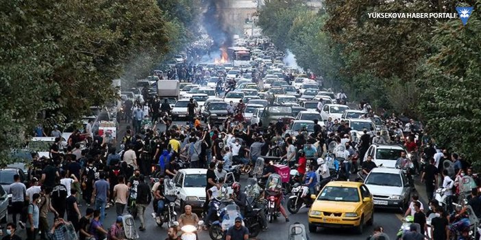 İran'da başörtü protestoları: Devlet televizyonuna göre 6 gecede 17 kişi öldü