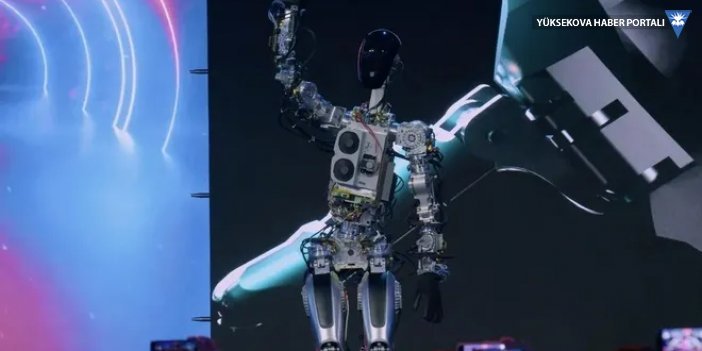 Elon Musk, Tesla etkinliğinde insansı robot 'Optimus'u tanıttı