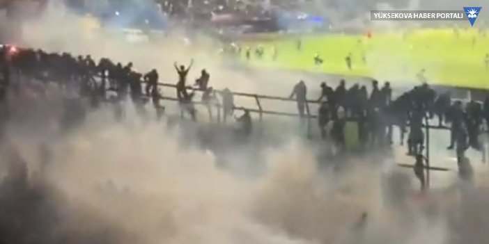 Endonezya'da futbol maçında izdiham: 174 ölü