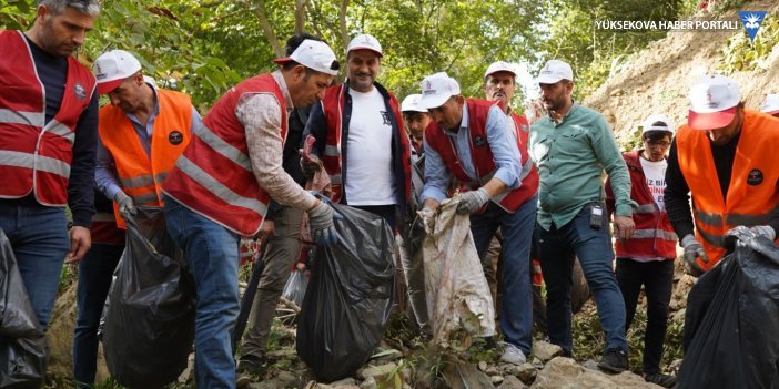 İş İnsanı Sabri Özel fark yaratmaya devam ediyor: Şemdinli'deki derelerden tonlarca çöp çıkarıldı