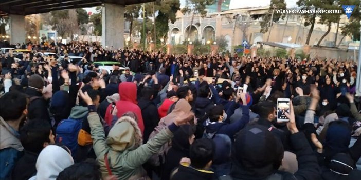 İranlı komutan: Gösterilerde 300’den fazla kişi öldürüldü