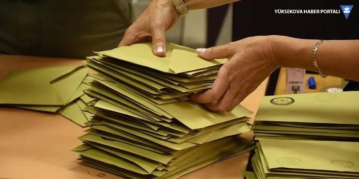 Metropoll anketi: AK Parti'nin oyları 6 ay sonra düştü