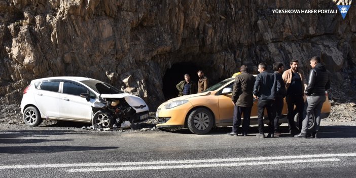 Hakkari'de iki aracın çarpıştığı kazada 7 kişi yaralandı