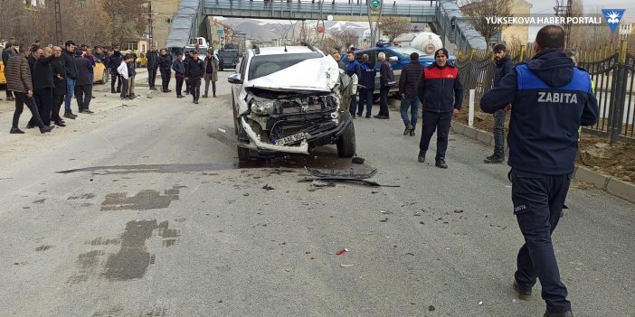 Yüksekova'da trafik kazası: 2 kişi yaralandı