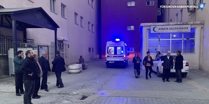 Durankaya'da minibüs şarampole devrildi, 4'ü öğretmen, 2'si öğrenci 11 kişi yaralandı