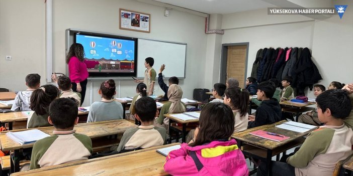 Şemdinli'de öğretmenler akıllı tahta ile öğrencilerine matematiği sevdiriyor
