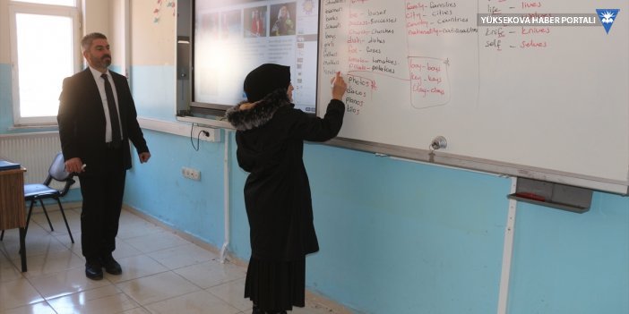 Öğretmenlerinin çabasıyla okula dönen Rahime en başarılı öğrencilerden biri oldu
