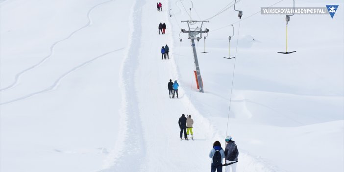 Hakkari'deki kayak merkezinde hafta sonu yoğunluğu