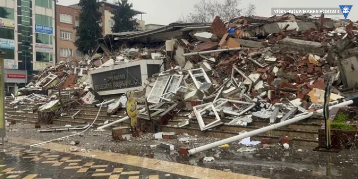 Adıyaman'da Belediye Başkanlığı binası yıkıldı