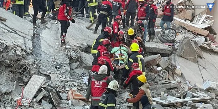 Antep'te 3 kişi depremden 76 saat sonra enkazdan kurtarıldı