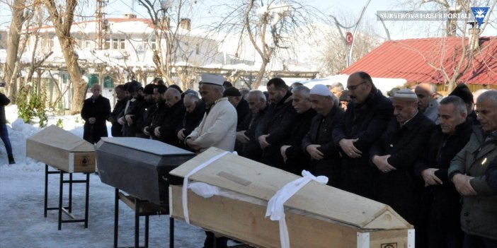 Depremde hayatını kaybeden Tunç ailesi Çukurca'da toprağa verildi