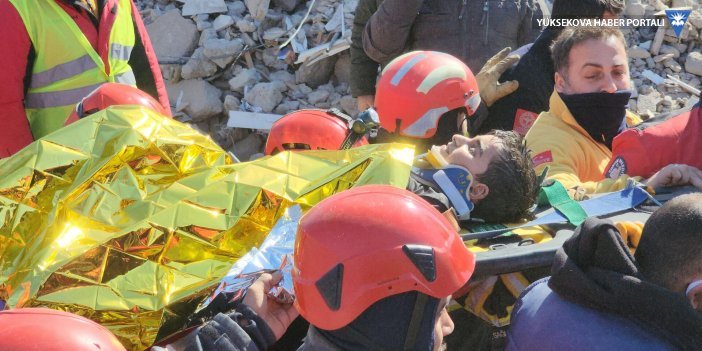 8 yaşındaki Ahmet 152. saatte sağ olarak kurtarıldı