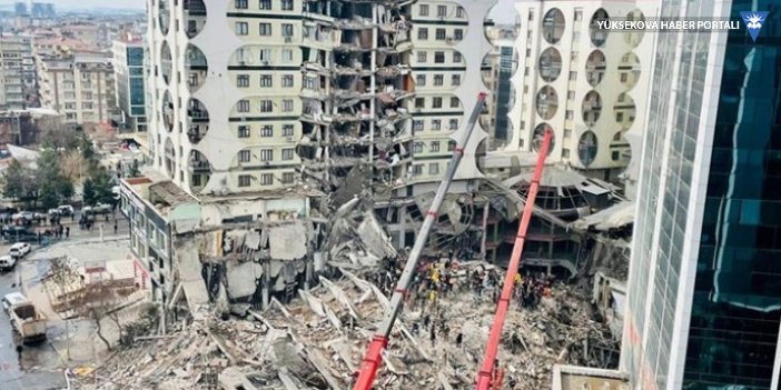 Galeria İş Merkezi enkazında kalan 8 kişi var