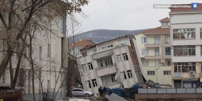 Depremin yıktığı Adıyaman'da Valiliğin mesaiye çağırması tepki çekti
