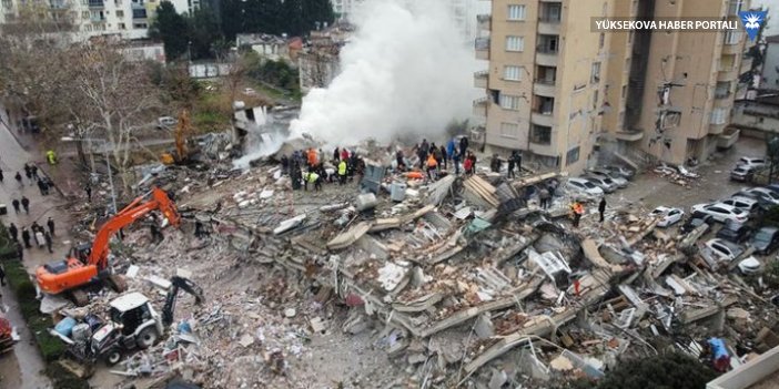 Depremlerde yaşamını yitirenlerin sayısı 43 bin 556'ya yükseldi