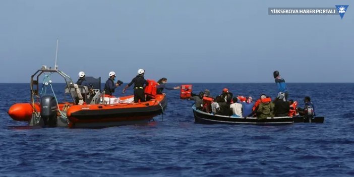 İtalya açıklarında mülteci teknesi battı: En az 30 ölü