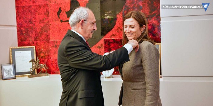 Kılıçdaroğlu Türkan Elçi ile görüştü, parti rozeti taktı