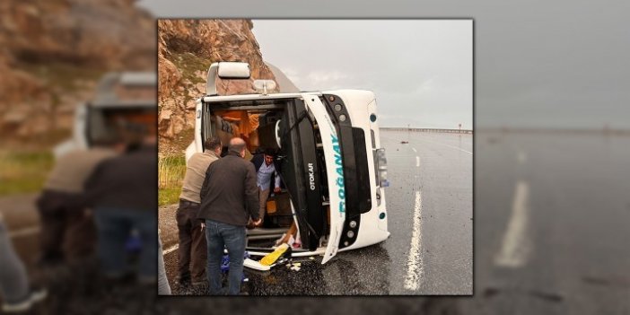 Van'da yolcu otobüsü devrildi: 16 yaralı