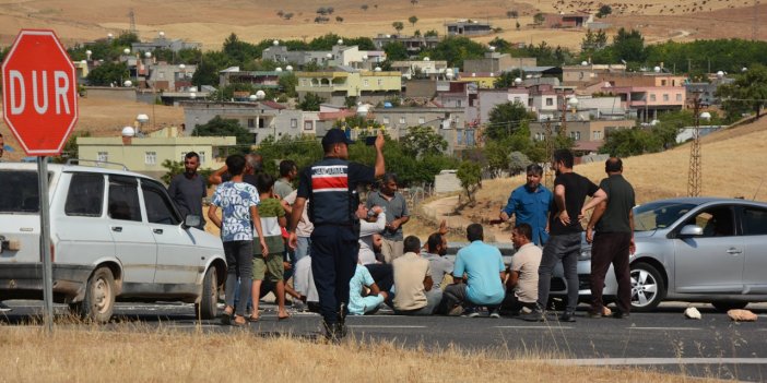 Diyarbakır'da 15 gündür elektrik sorunu yaşayan mahalleliler yolu kapattı