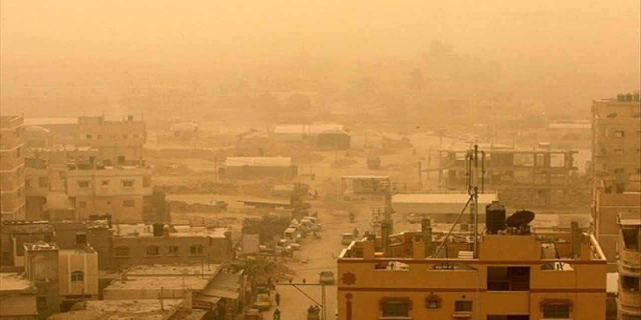 İran’da kum fırtınası: 4 günde 833 kişi etkilendi