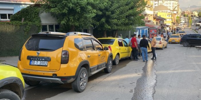 Şemdinli'de taksiciler kontak kapattı