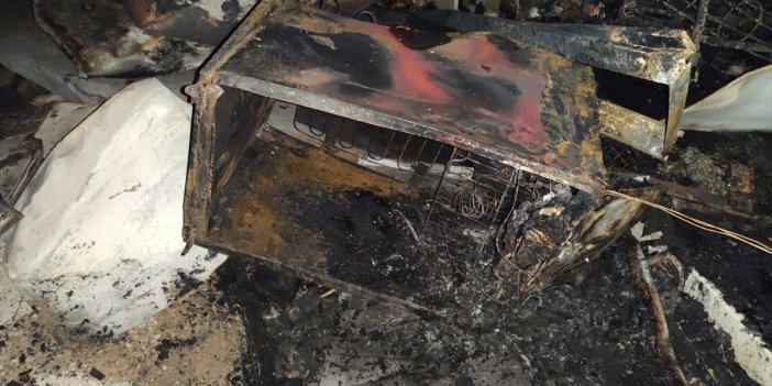 Yüksekova'da çıkan yangında hayvan barınağı hasar gördü