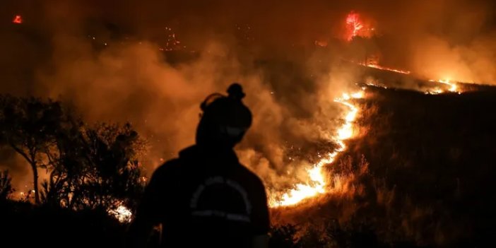 Çanakkale'de orman yangınına müdahale sürüyor: Evler hasar gördü, köyler boşaltıldı