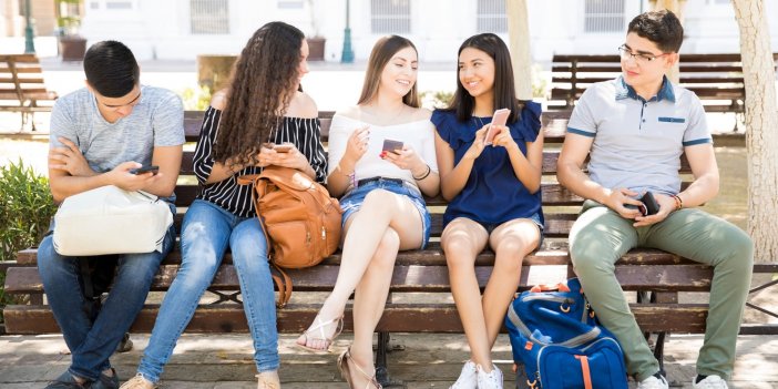 Gençlere vergisiz telefonun ayrıntıları belli oldu: Türkiye’de üretim yapan markaları içerecek