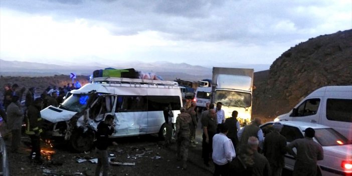 Van-Hakkari kara yolunda kaza: 1 kişi öldü, 11 kişi yaralandı