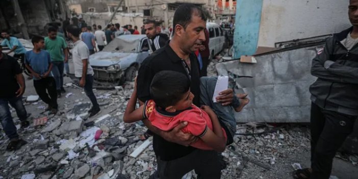 İsrail, Gazze'de mülteci kampını bombaladı