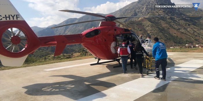 Şemdinli’de soğutma tedavisine ihtiyacı olan bebek, ambulans helikopterle Van'a ulaştırıldı