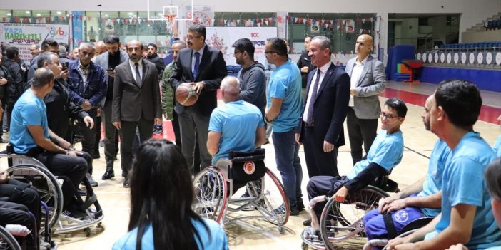 Hakkari'de amatör spor kulüplerine 2 milyon 115 bin lira nakdi yardım yapıldı
