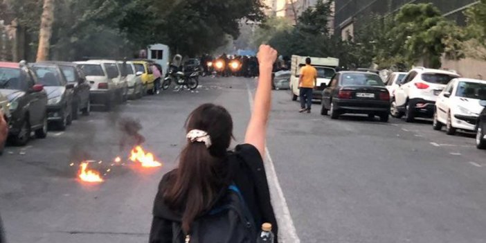 İran'da kadın direnişine karşı "mobil mahkemeler"
