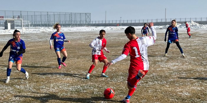 Yüksekova Belediyespor Kadın Futbol Takımı haftayı galibiyetle kapattı