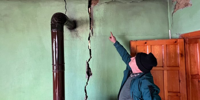 Yüksekova'da deprem sonrası evlerde hasar oluştu