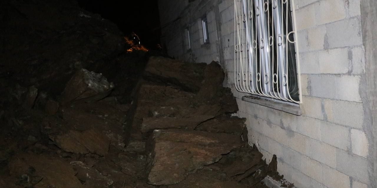 Hakkari Keklikpınar mahallesinde heyelan: 1 ev hasar gördü