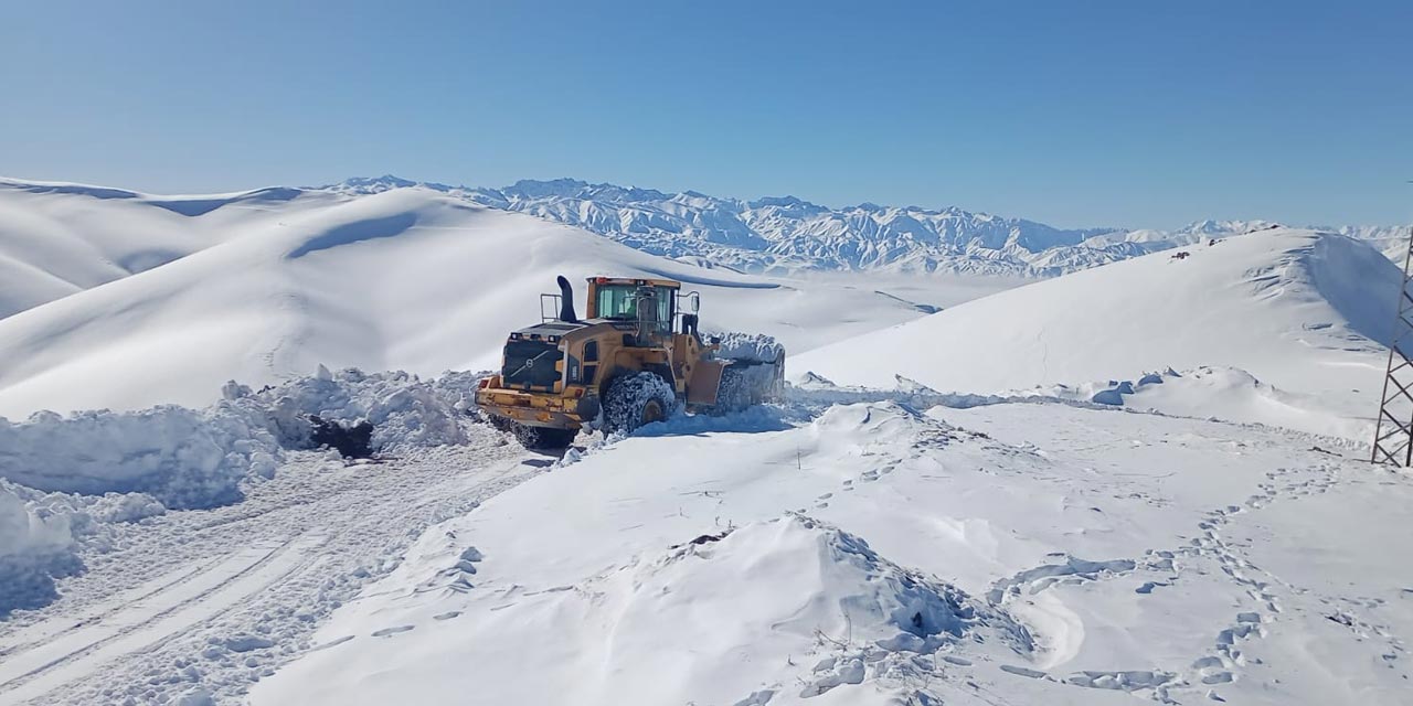 Kar yağışı nedeniyle Hakkari ve ilçelerinde 284 yerleşim yeri ulaşıma kapandı