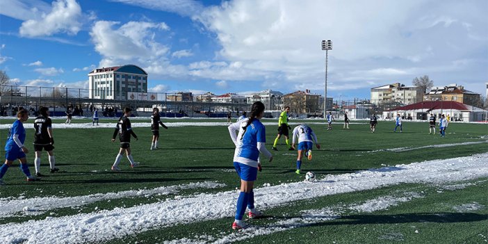 Yüksekova Kadın Futbol Takımı, deplasmanda 11 golle kazandı