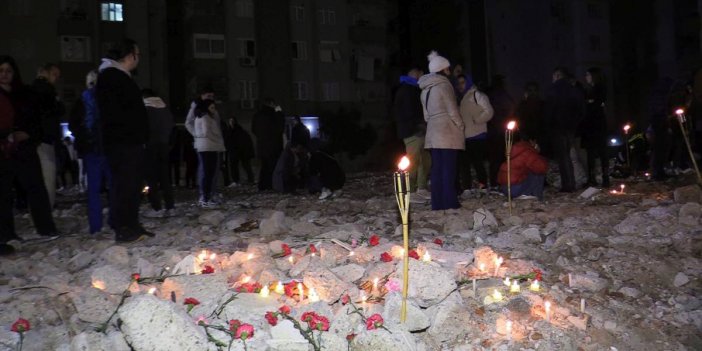 6 Şubat depremlerinde hayatını kaybedenler Türkiye ve Suriye'de anıldı