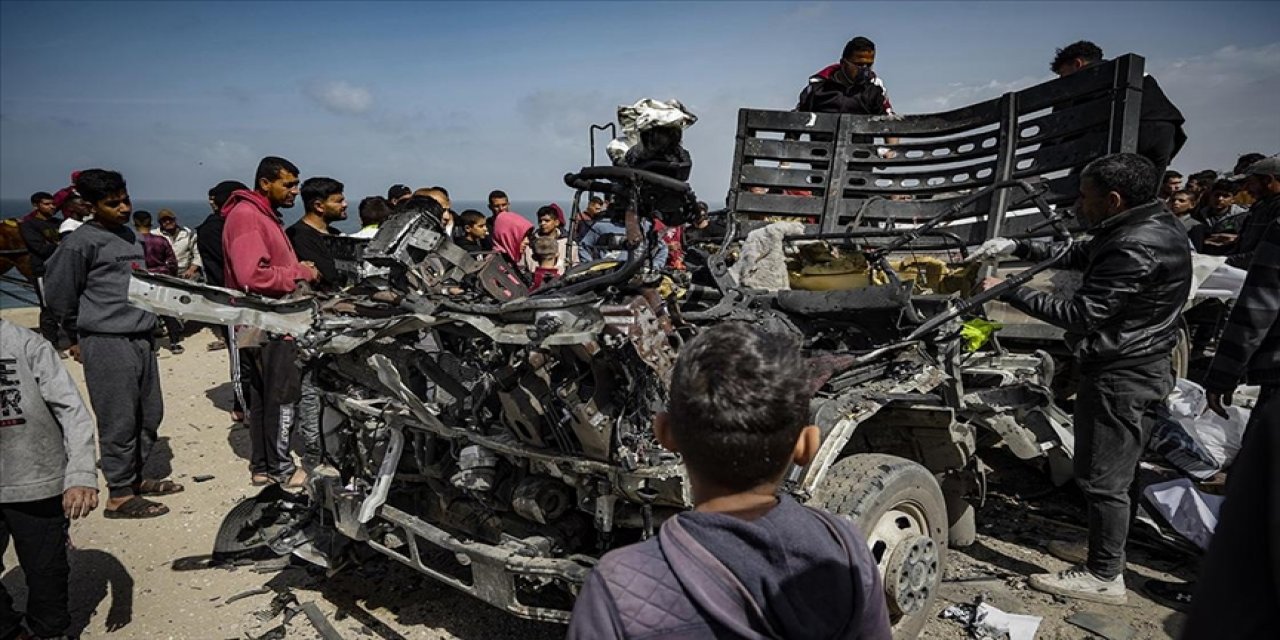 İsrail, Gazze'de insani yardım bekleyenlere saldırdı