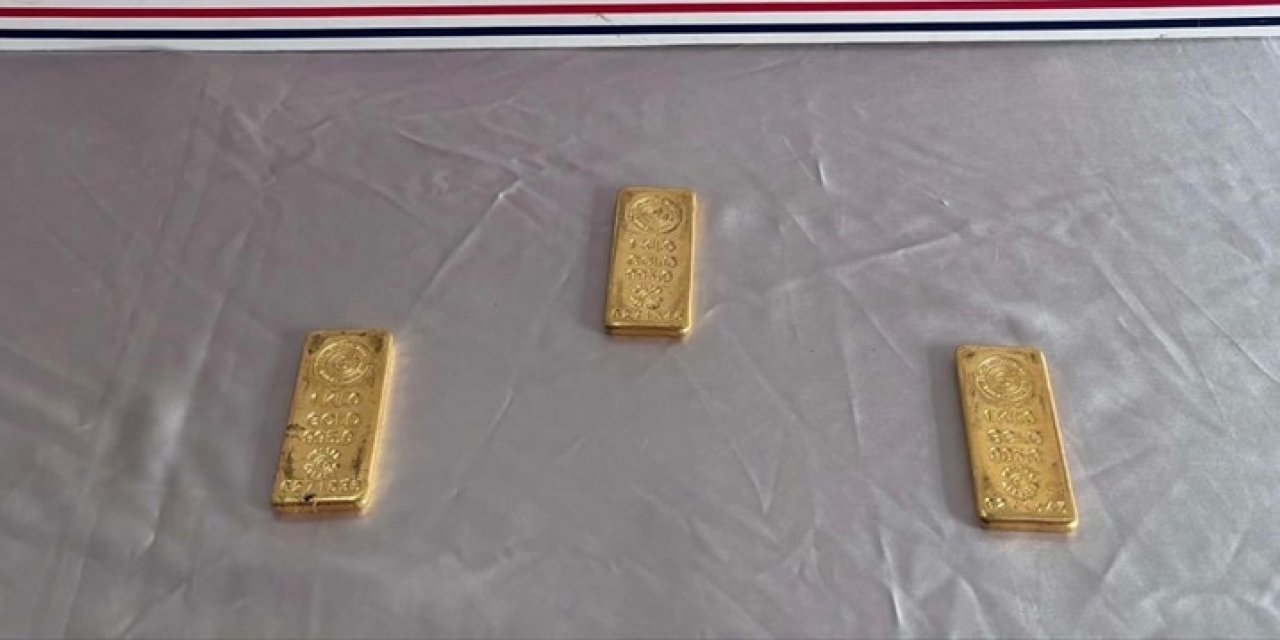 Yeniköprü'de minibüsteki bir yolcunun ayakkabısından  3 kilo külçe altın çıktı