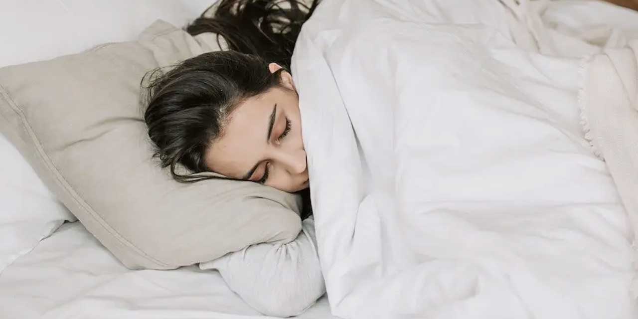 '18 yaşından sonra erişkin insanlar en az 7 saat sağlıklı bir uyku uyumalı'