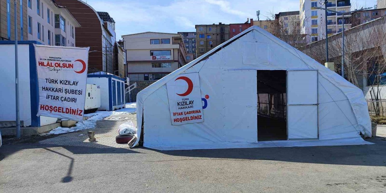 Kızılay Hakkari’de 400 kişilik iftar çadırı kurdu