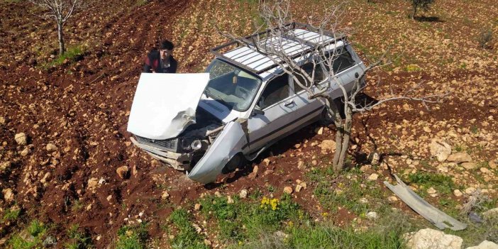 Halfeti'de devrilen otomobilin sürücüsü yaralandı