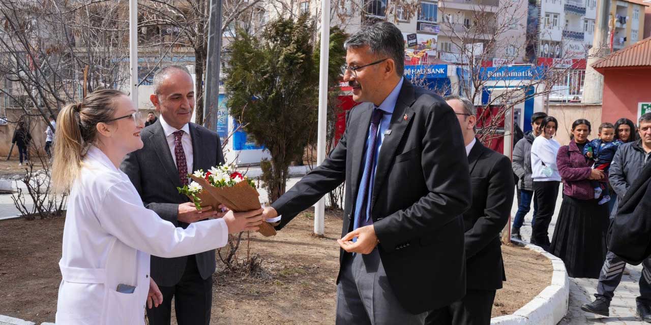 Hakkari Valisi Ali Çelik sağlık çalışanlarının gününü kutladı