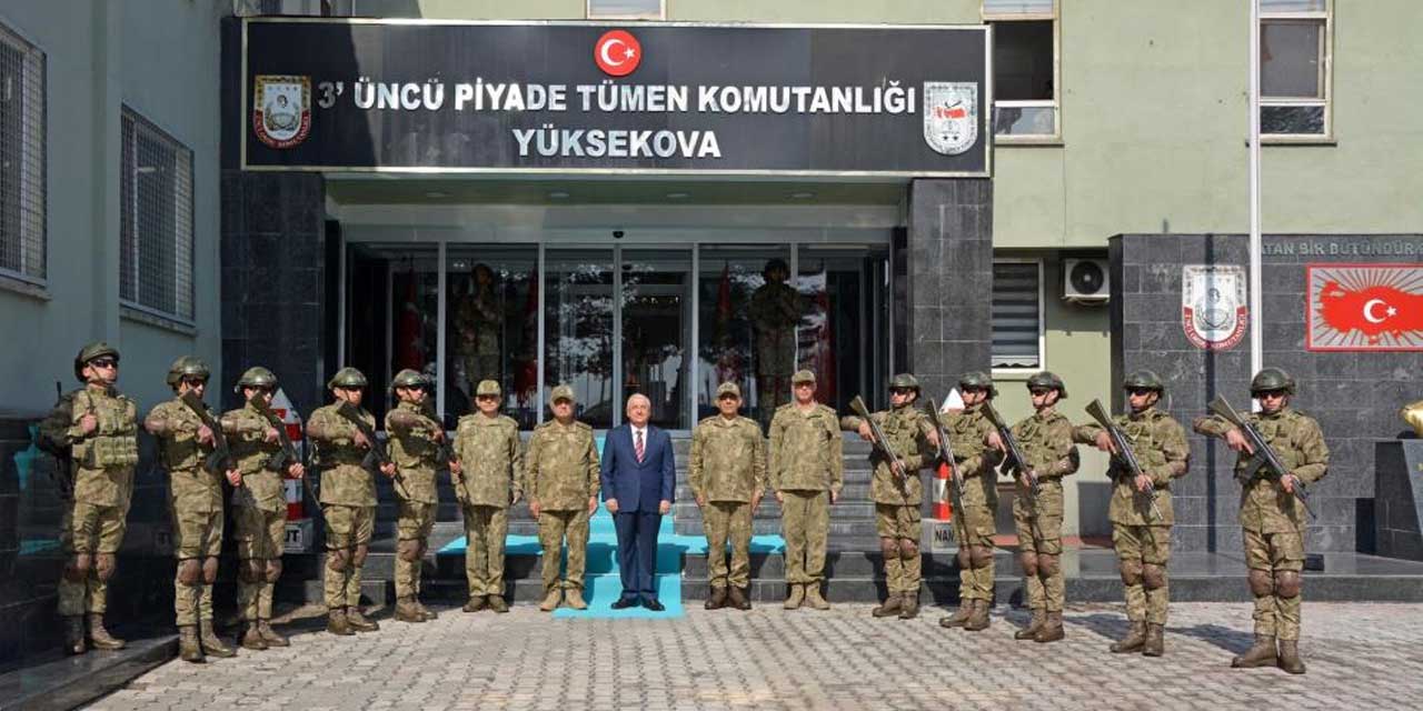 Bakan Güler, Yüksekova Tümen Komutanlığında denetlemelerde bulundu