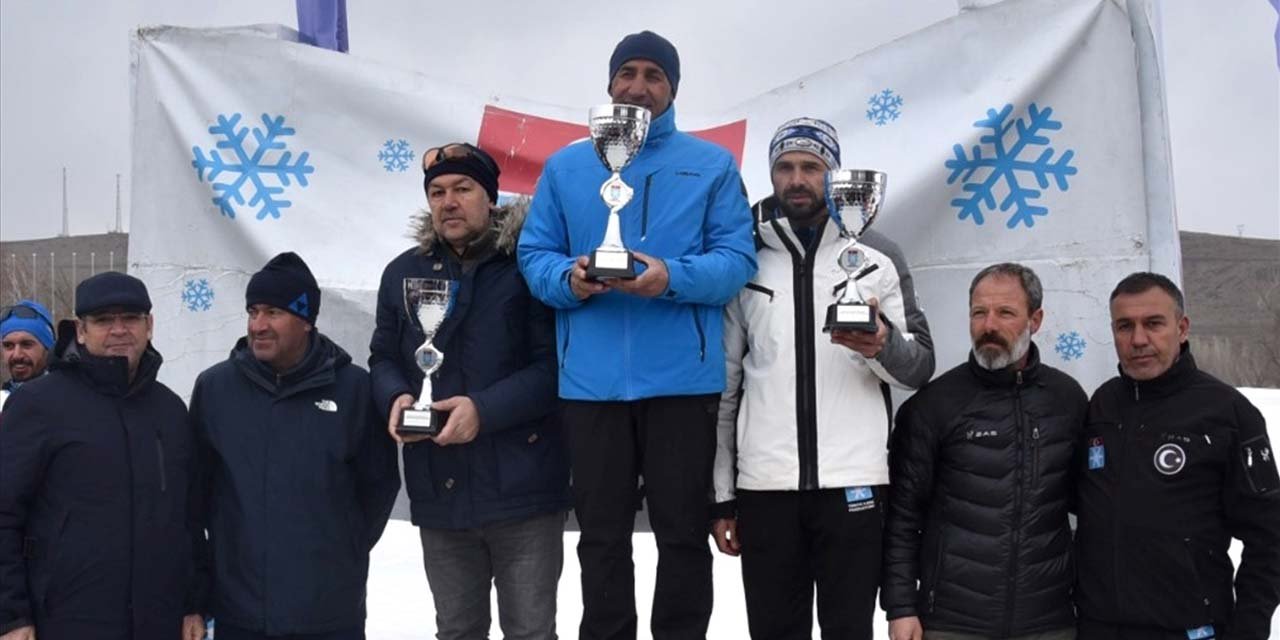 Kayaklı Koşu Türkiye Şampiyonası'nda Hakkari birinci oldu