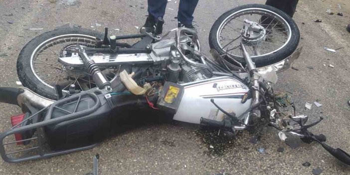 Adıyaman'da hafif ticari araç ile motosiklet çarpıştı: 1 yaralı
